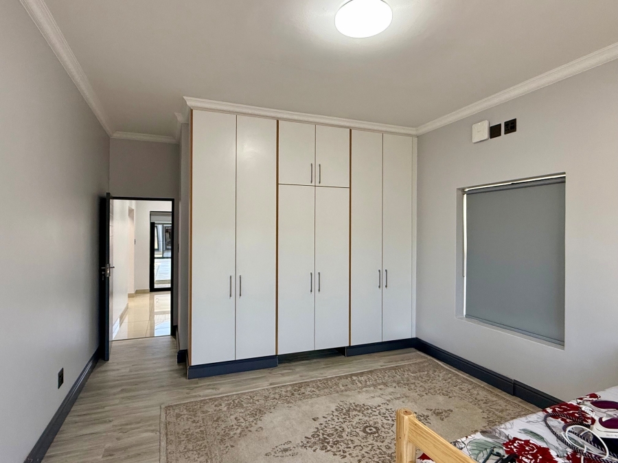 5 Bedroom Property for Sale in Tafelzicht Western Cape